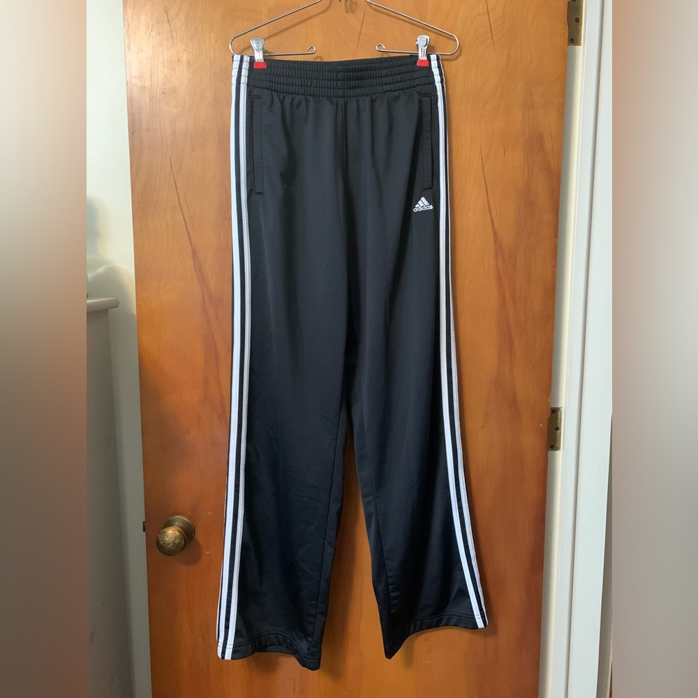 Adidas snap up leisure pants Sz M
